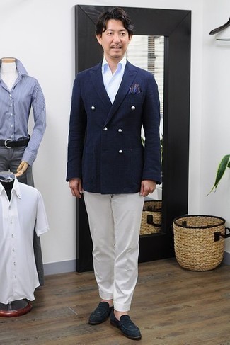 Какие двубортные пиджаки носить с темно-синими лоферами мужчине