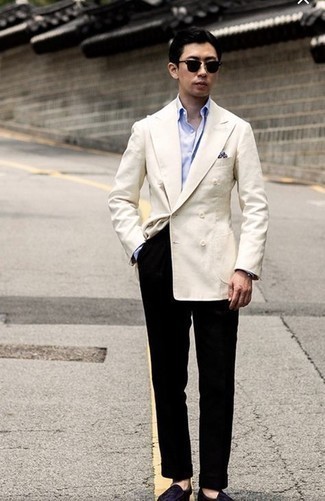 Какие двубортные пиджаки носить с темно-синими лоферами мужчине