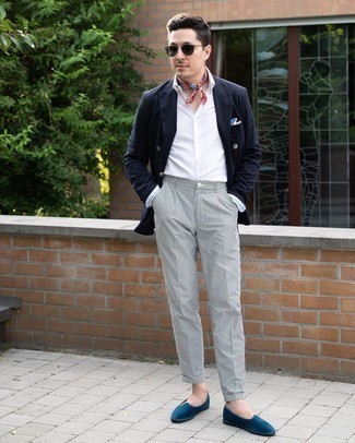 Какие двубортные пиджаки носить с темно-синими лоферами мужчине