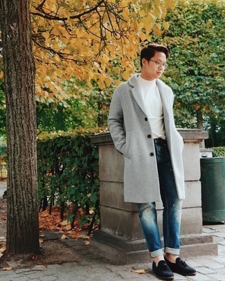 Какие длинные пальто носить с темно-синими лоферами