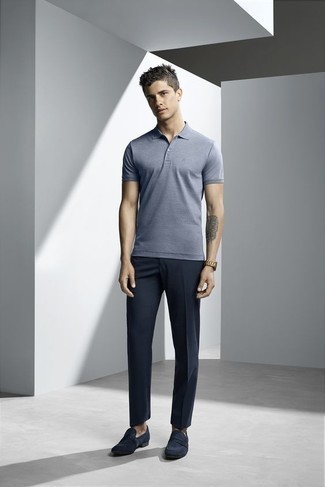 Какие футболки-поло носить с темно-синими лоферами мужчине