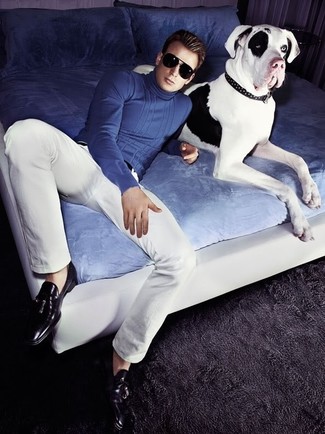 Какие водолазки носить с темно-синими лоферами мужчине