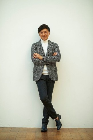 Какие водолазки носить с темно-синими лоферами мужчине