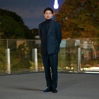 Какие водолазки носить с темно-синими лоферами мужчине