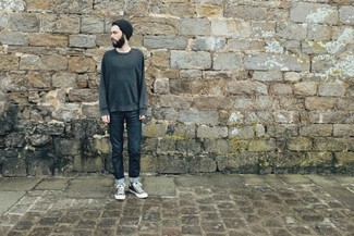 С чем носить темно-синие низкие кеды мужчине