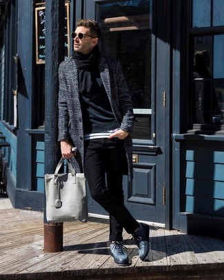 С чем носить темно-синие низкие кеды мужчине