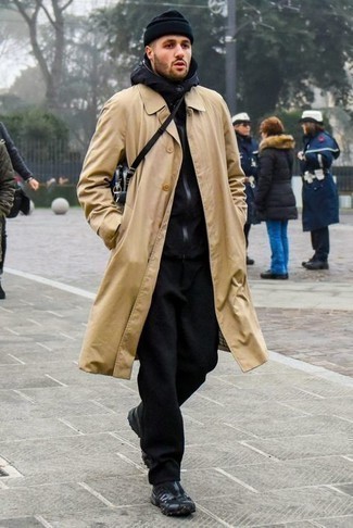 С чем носить темно-синюю сумку почтальона