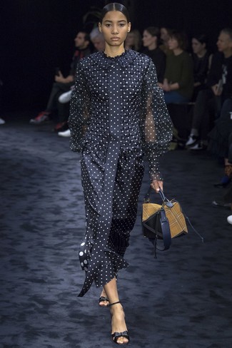 С чем носить темно-синее платье-миди