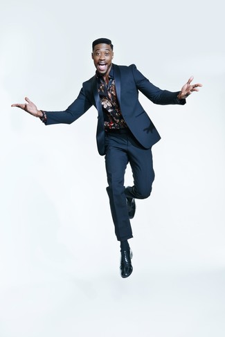 С чем носить темно-синие оксфорды