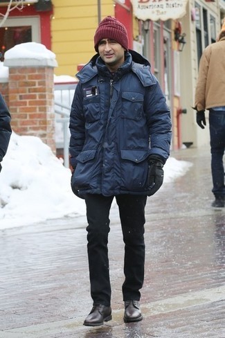 Какие брюки чинос носить с темно-синей паркой