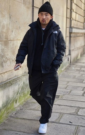 Какие брюки чинос носить с темно-синей паркой