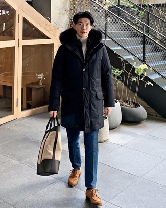 Какие джинсы носить с темно-синей паркой мужчине