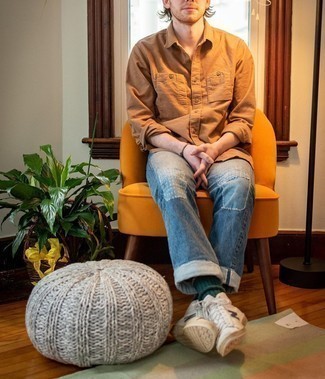 С чем носить темно-синие джинсы в стиле пэчворк мужчине