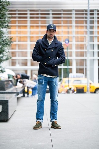 Какие джинсы носить с темно-синим полупальто