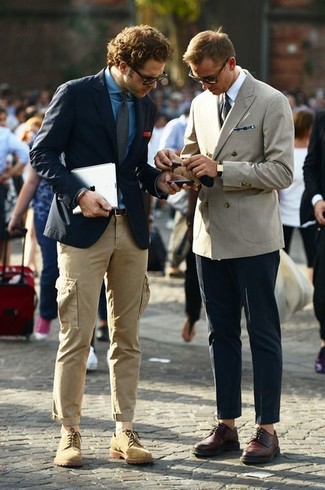 С чем носить темно-синий нагрудный платок