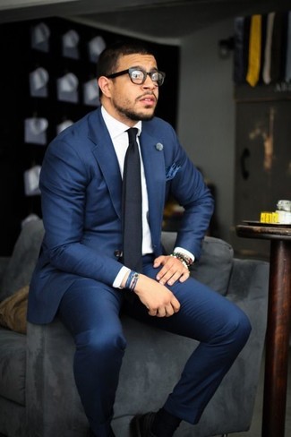 С чем носить темно-синий нагрудный платок