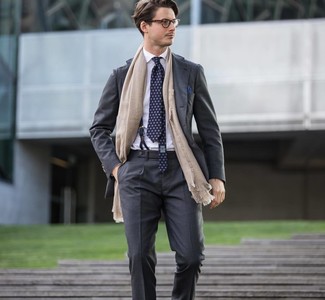 С чем носить темно-синий нагрудный платок