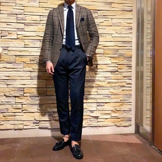 С чем носить темно-синий нагрудный платок