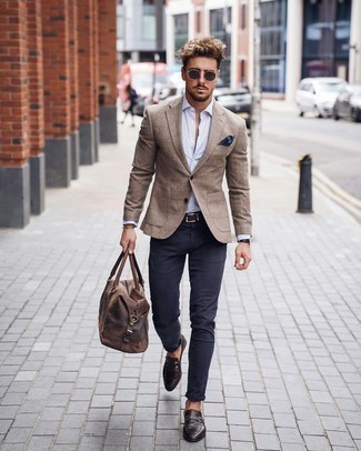 С чем носить темно-синий нагрудный платок лето