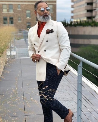 С чем носить темно-синие брюки в горошек мужчине