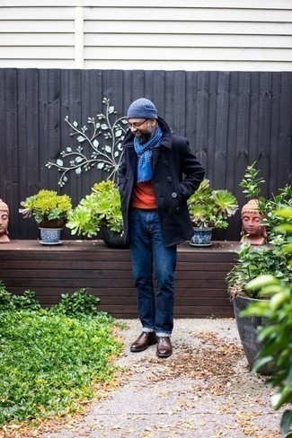 С чем носить темно-синий шарф в горошек мужчине