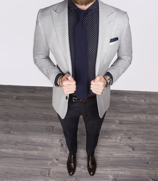 С чем носить темно-синюю рубашку в горошек мужчине