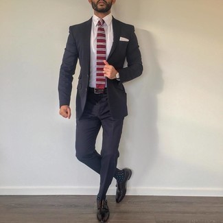 С чем носить темно-синие носки в горошек мужчине