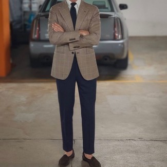 С чем носить темно-синий галстук в горошек мужчине