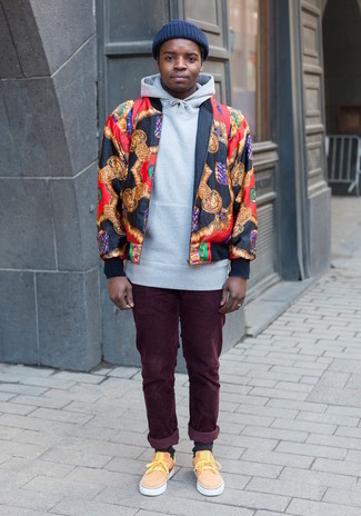 С чем носить темно-синий бомбер с принтом мужчине