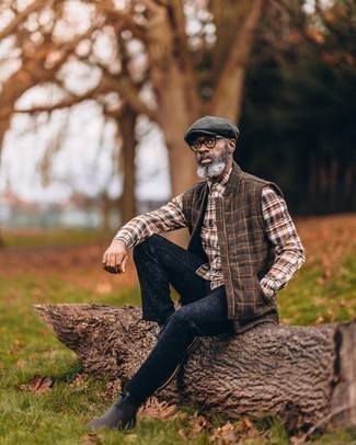 С чем носить темно-синие брюки чинос с принтом