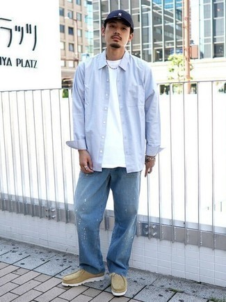 С чем носить темно-синие джинсы с принтом мужчине