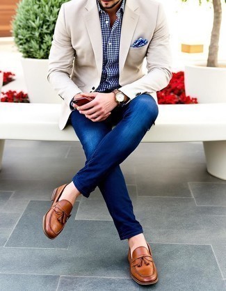 С чем носить темно-синий нагрудный платок с принтом