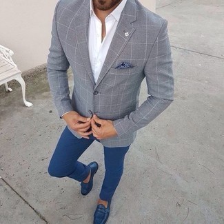 С чем носить темно-синий нагрудный платок с принтом