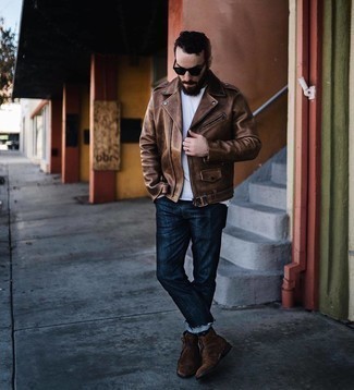 С чем носить темно-синие носки с принтом мужчине