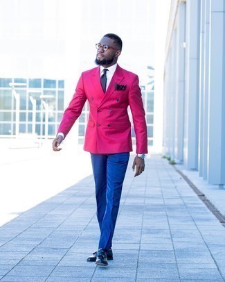 С чем носить темно-синие носки с принтом мужчине