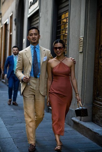 С чем носить темно-синий галстук с принтом мужчине