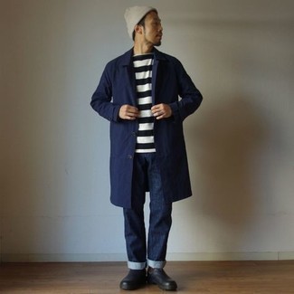 С чем носить темно-синий дождевик мужчине