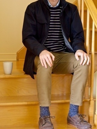 С чем носить темно-синий дождевик мужчине