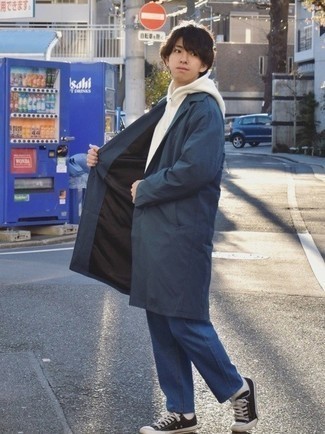 С чем носить темно-синий дождевик мужчине