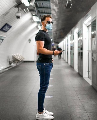 С чем носить темно-синие рваные зауженные джинсы мужчине