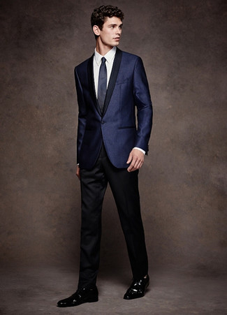 С чем носить темно-синий сатиновый пиджак мужчине