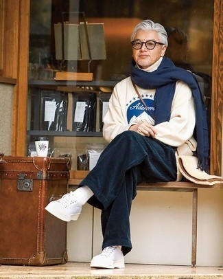 С чем носить темно-синий шарф мужчине