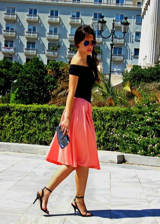 С чем носить темно-синий клатч с пайетками