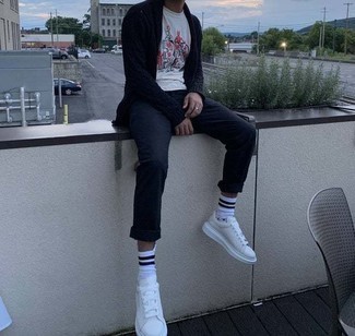 С чем носить темно-синий кардиган с отложным воротником мужчине