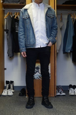 Какие высокие кеды носить с темно-синей короткой дубленкой мужчине