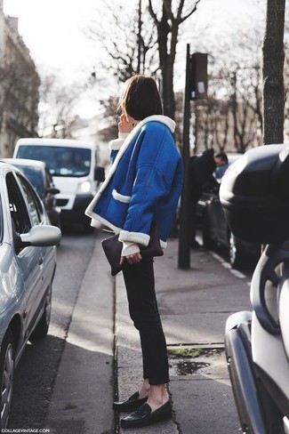 С чем носить темно-синюю короткую дубленку женщине