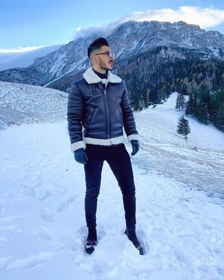 Как носить темно-синюю короткую дубленку с темно-синими джинсами мужчине