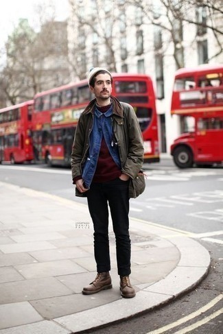 Как носить темно-синюю куртку-рубашку с черными джинсами мужчине