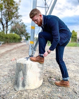 С чем носить темно-синюю куртку-рубашку мужчине