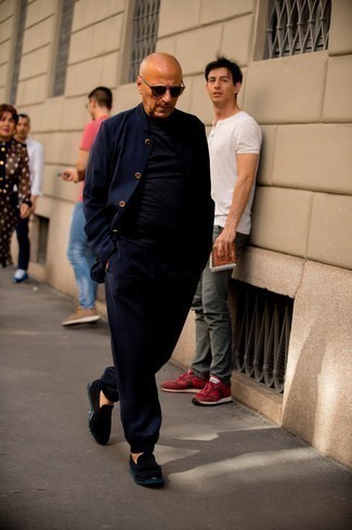 Какие лоферы носить с темно-синей курткой-рубашкой мужчине